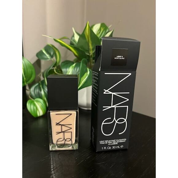 NARS Light Reflecting Foundation ~ shade Mont Blanc Light 2 - Picture 1 of 2